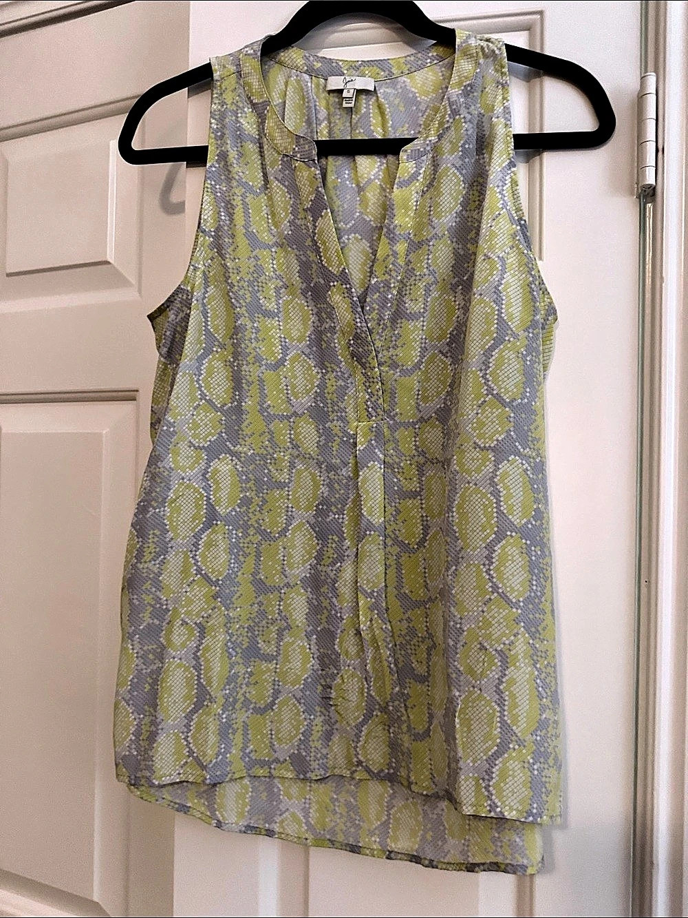 Joie Abstract Silk Sleeveless Blouse in lime Green & Gray Size Small